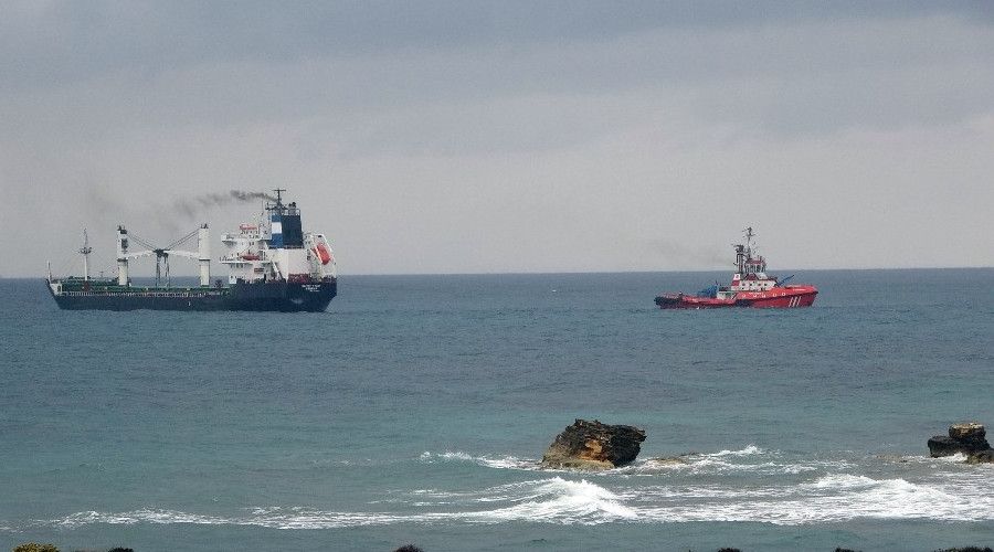 Karaya oturan kargo gemisinde kurtarma çalışmaları sürüyor