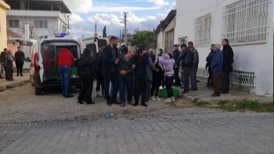 Kar�s� ve �ocuklar�n� �l� olarak buldu