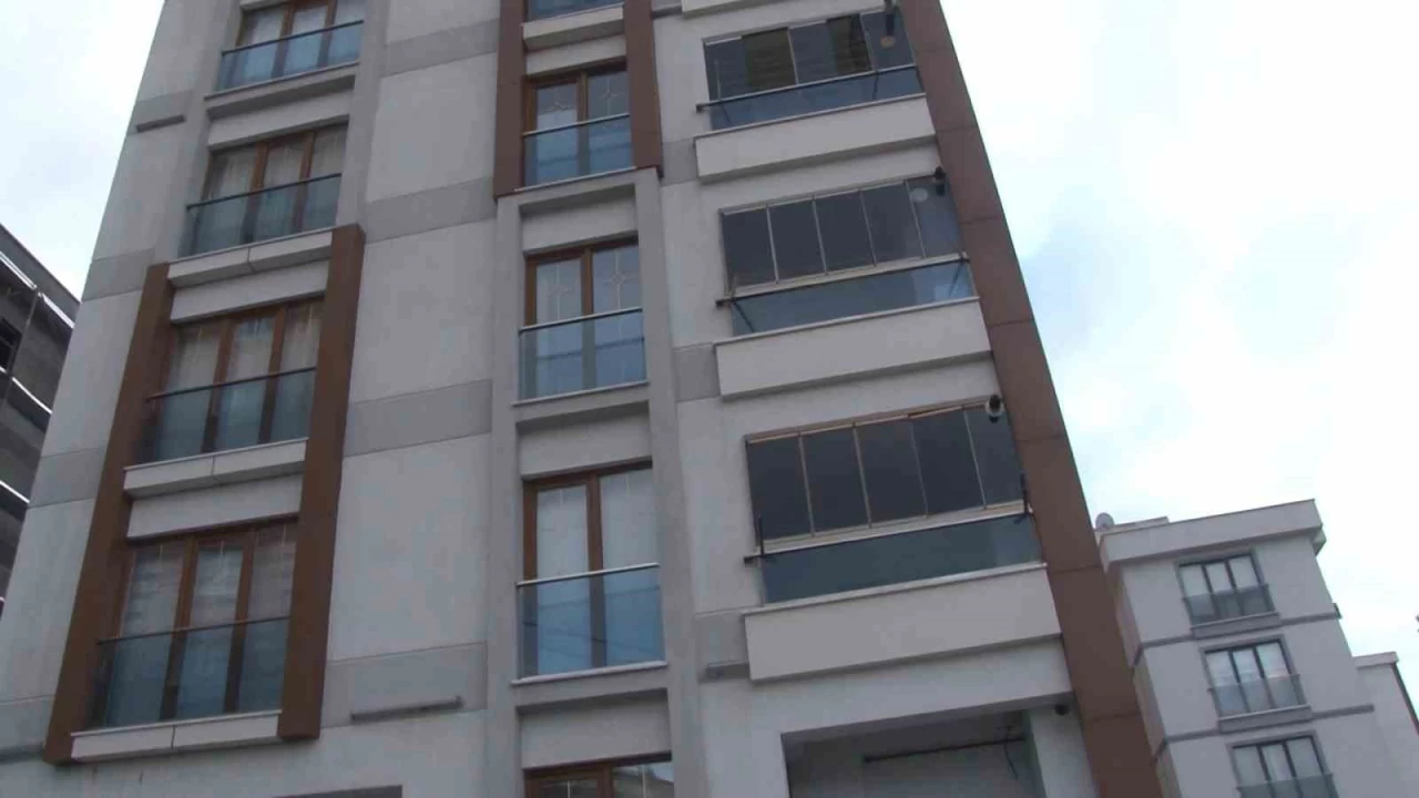 Kartal'da toprak kaymas�: Binadakiler tahliye edildi