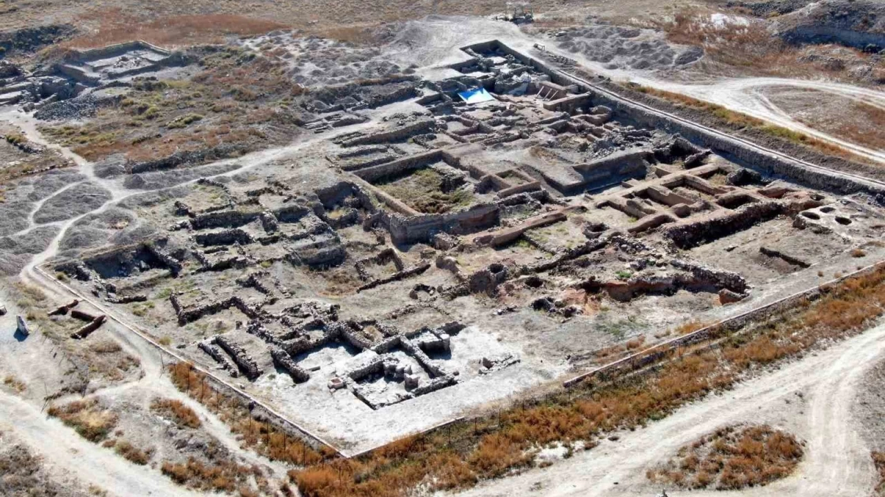 Kayseri'de 4 bin 200 y�l �nce yan�p y�k�larak yok olan krall�k ara�t�r�l�yor