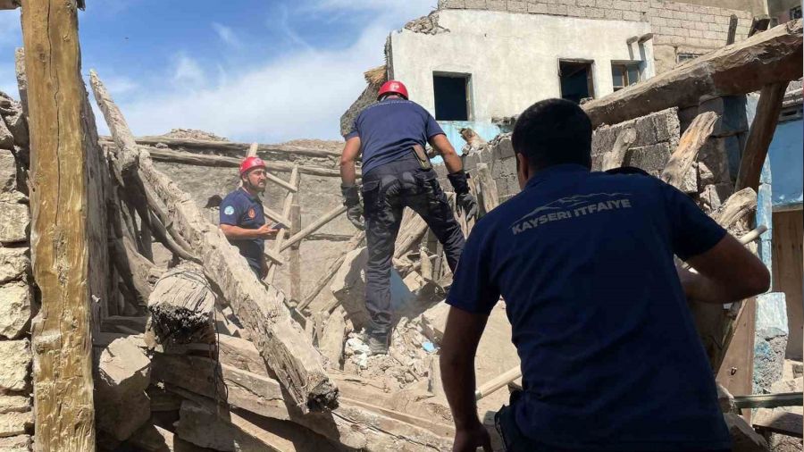 Kayseri'de metruk bina y�k�m�nda g���k: 1 �l�