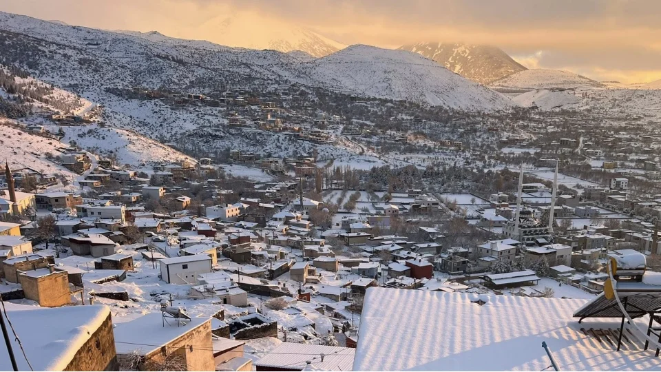 Kayseri�nin Y�ksek Kesimlerinde Kar Etkili Oluyor