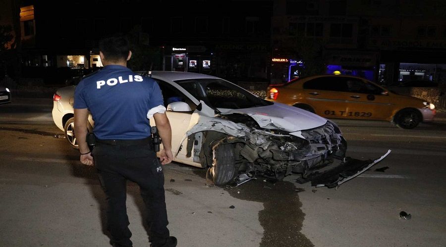 Kaza sonrası sürücüyü bıçakladılar