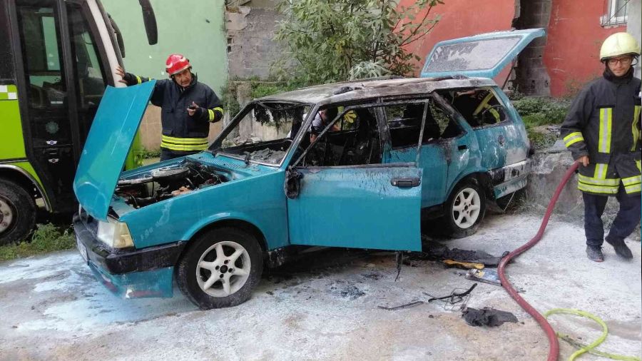 Kibritle oynayan �ocuk otomobili yakt�