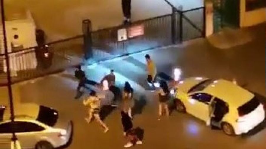 Kimlik soran polislere saldırdılar