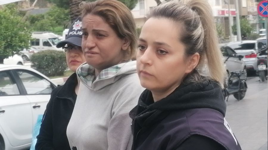 Kirac� kad�n oturdu�u evi yakt�