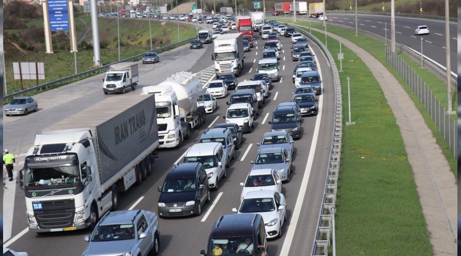 Kısıtlamadan kaçış trafiği Bolu'ya ulaştı