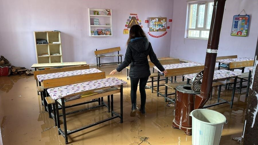 K�z�ltepe'de s�n�flar �amur i�inde kald�