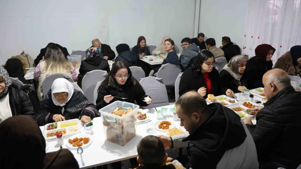K�y muhtar� iftar vakti evlerde yemek pi�irmek yasakland�