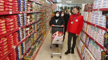 Kkekmece Belediyesi ihtiya sahipleri iin 'Sosyal Market' at