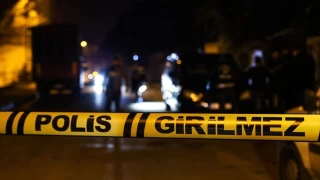 Küçükçekmece'de binadan çatlama sesi geldi, vatandaşlar tahliye edildi