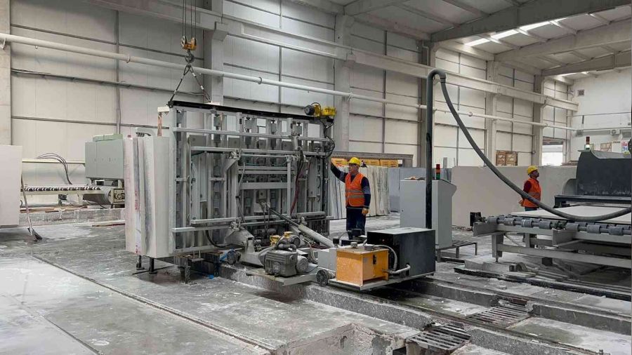 Kurduğu fabrika ile mermer artıklarını geri dönüştürdü, talebe yetişemiyor
