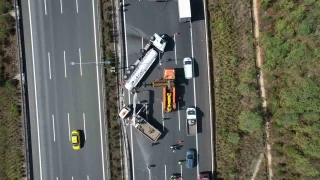 Kuzey Marmara Otoyolu'nda tr devrildi, trafik kilitlendi