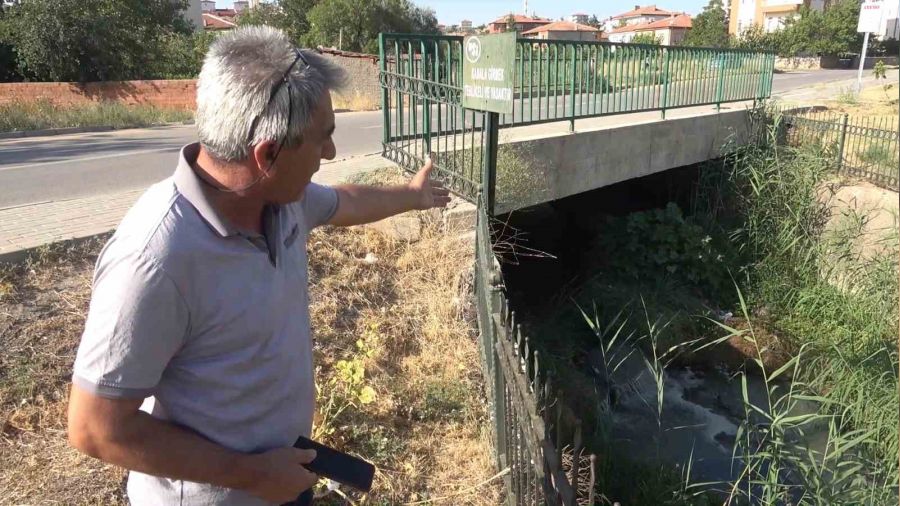 Lağım kokusu mahalleyi sardı