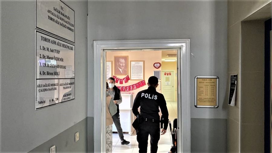 Maganda kurşunu doktorun camına isabet etti