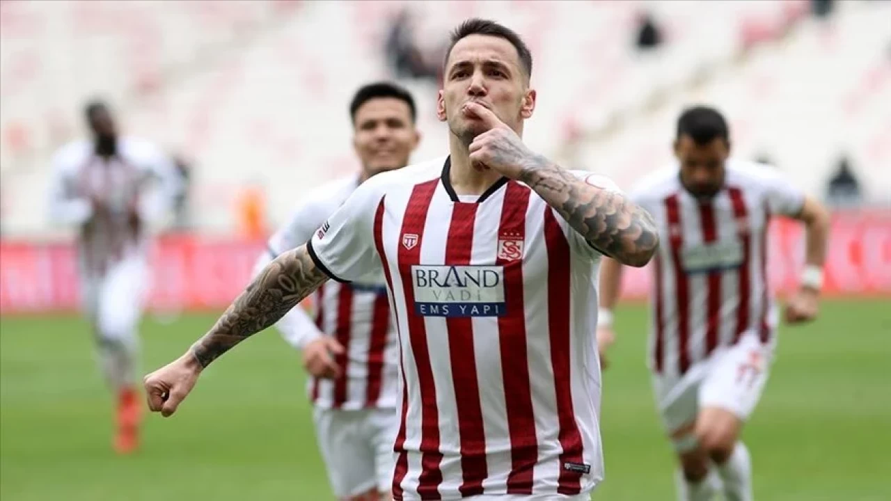 Manaj'�n talipleleri art�yor