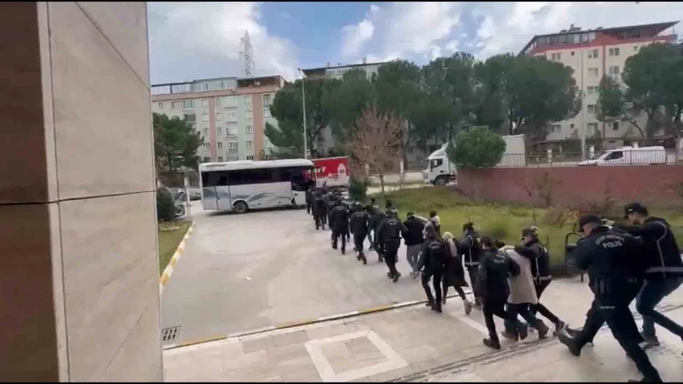 Manisa'da nitelikli doland�r�c�l�k ve kara para aklama operasyonu: 15 g�zalt�