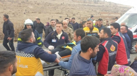 Mardin'de öğrenci servisi devrildi: 14 yaralı