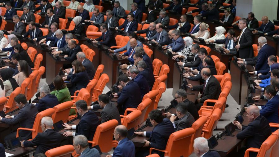 Meclis Akbelen i�in topland� ama genel g�r��me a��lamad�