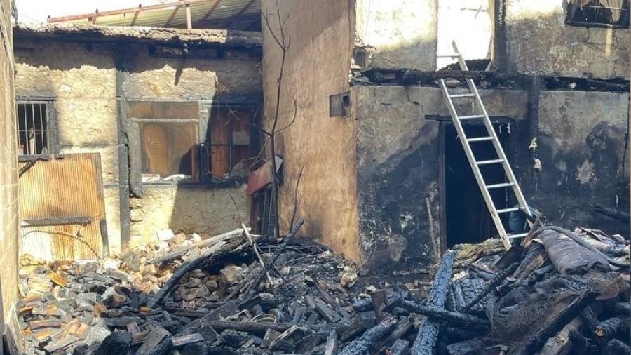 Mersin'de bir evde çıkan yangın 6 eve sıçradı