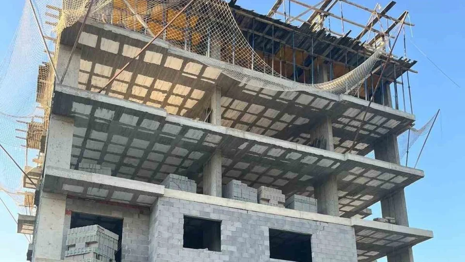 Mersin'de iki ayr� i� kazas�: 1 �l�, 2 yaral�