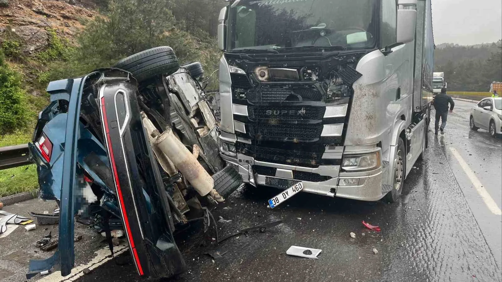 Mersin'de maliyeciler kaza yapt�: 1 �l�, 5 yaral�