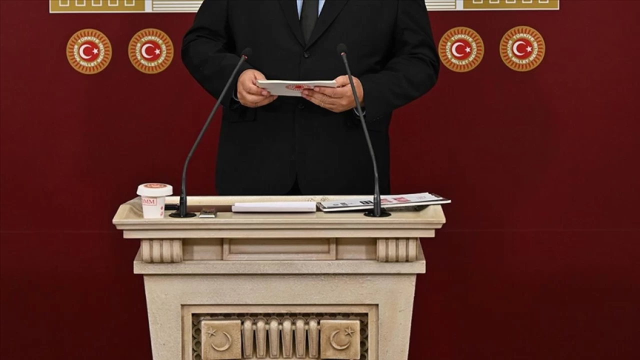 Milletvekilleri Meclis'te basın toplantılarında 901 saat konuştu