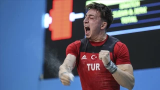 Milli halterci Yusuf Fehmi Genç 194 kilo kaldırarak Avrupa rekoru kırdı