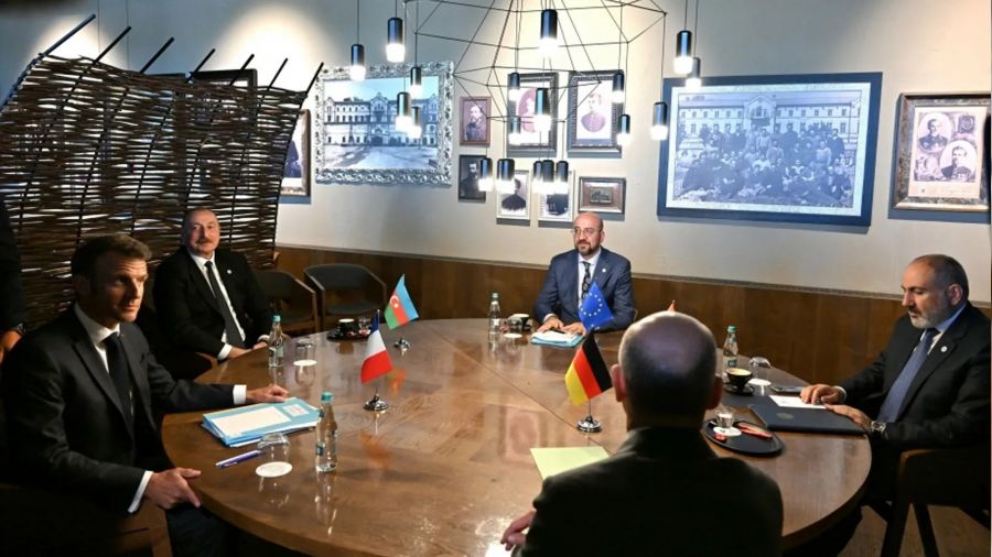 Moldova'da tarihi kalede 5'li zirve