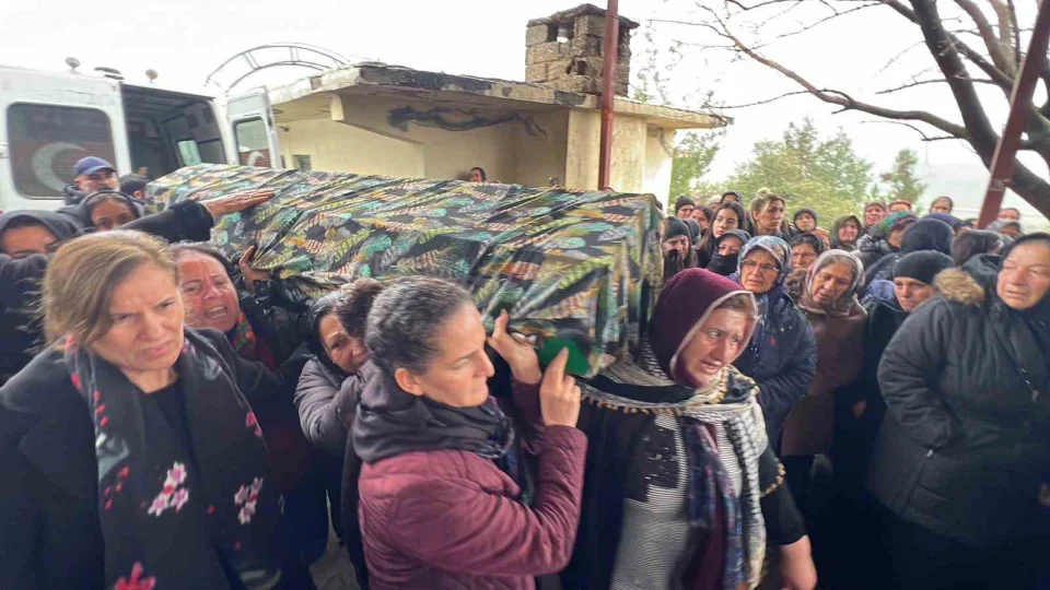 �ld�r�len 2 �ocuk annesi son yolculu�una u�urland�