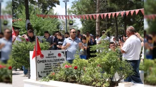 mer Halisdemir'in mezarna ziyareti akn