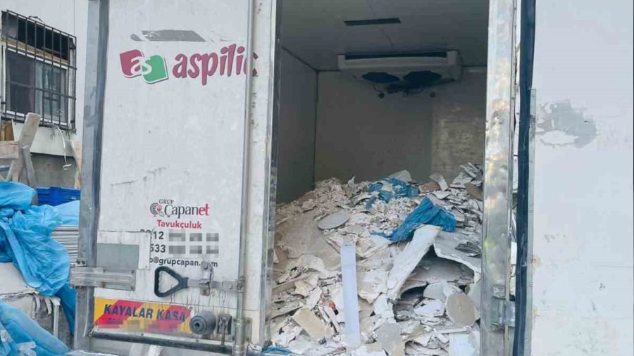 Ormanl�k araziye ka�ak hafriyat d�ken kamyona s�r�c�s�ne 41 bin TL ceza kesildi