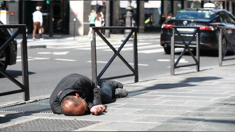 Paris sokaklar� onlardan ge�ilmiyor