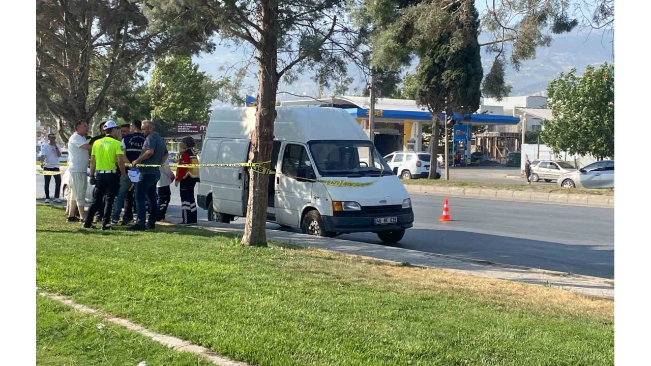 Park halindeki minibüste ceset bulundu