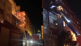 Pendik'te 3 katlı binanın çatısı alev alev yandı