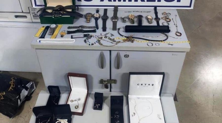 Polis hizmetçinin numarasını yutmadı