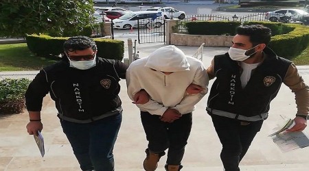 Polisleri görünce hapı yuttu