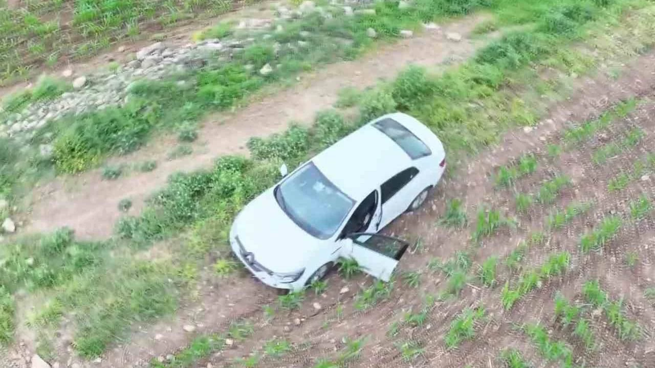 Polisten kaan otomobilden 19 bin adet uyuturucu hap kt