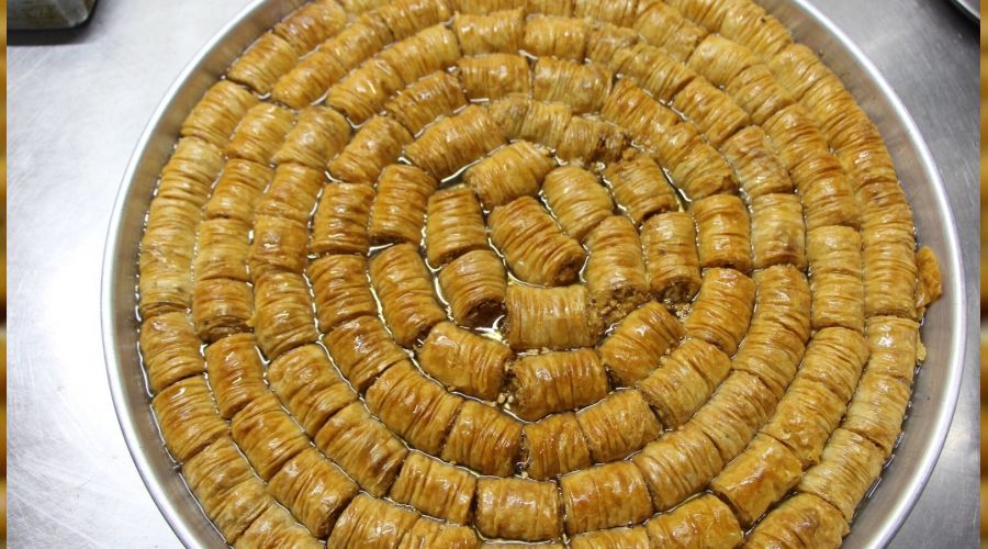 Ramazanlar�n vazge�ilmez tatl�s�: 'Kocakar� gerdan�'