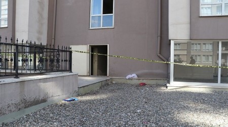 Rastgele girdiği apartmanın 8. katından atladı