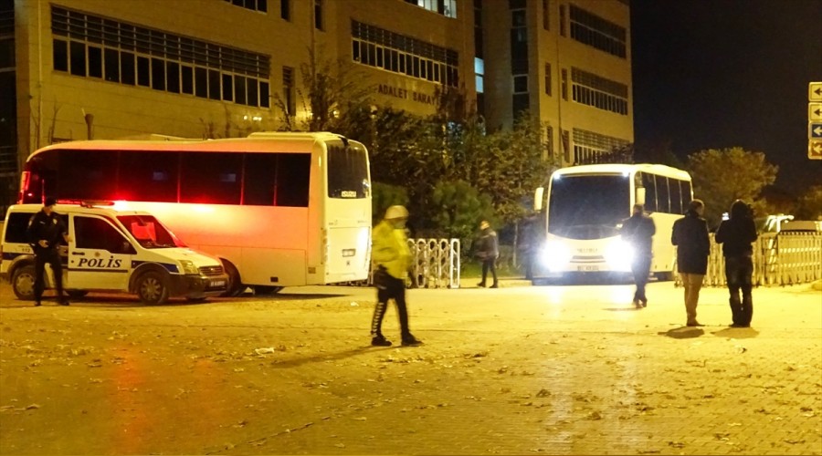 Rüşvet soruşturmasında 5 zanlı tutuklandı