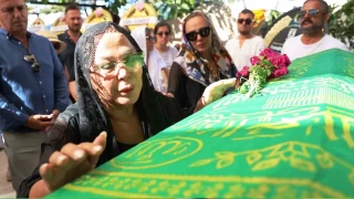Safiye Soyman oğlunu gözyaşlarıyla uğurladı
