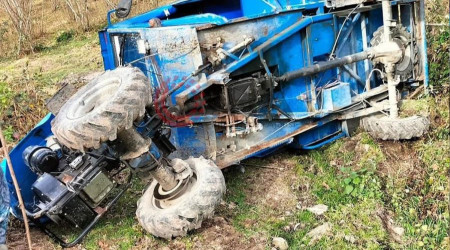 Sakarya'da pat pat devrildi: 1 ölü, 2 yaralı