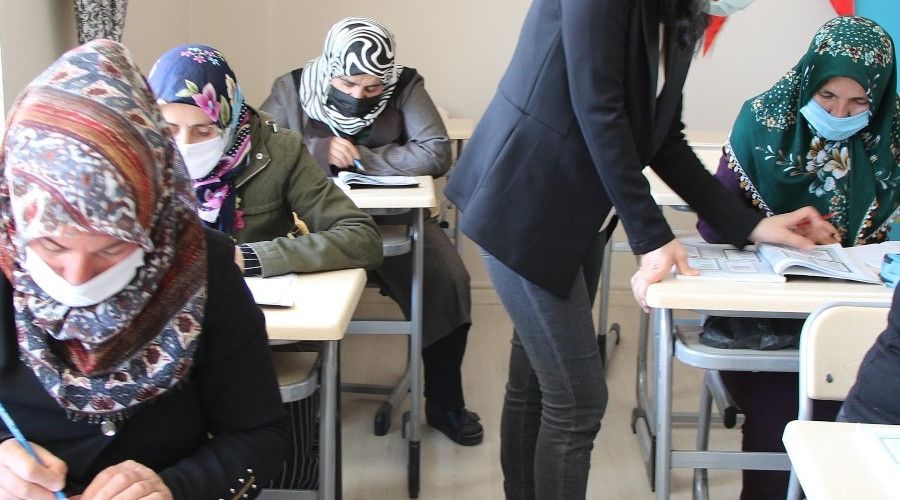 �anl�urfa'da kad�nlara k�rm�z� kurdele projesi