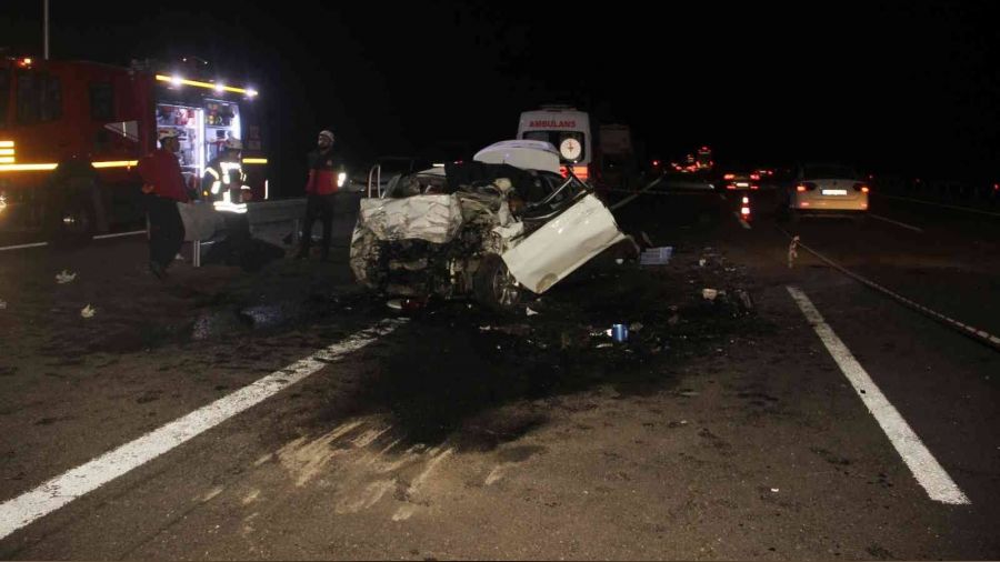 Şanlıurfa'da otomobil kurtarıcıya çarptı: 4 ölü