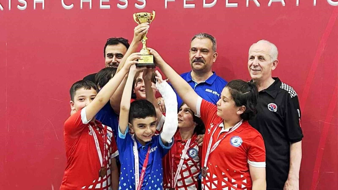 Satranç müsabakaları nefes kesti