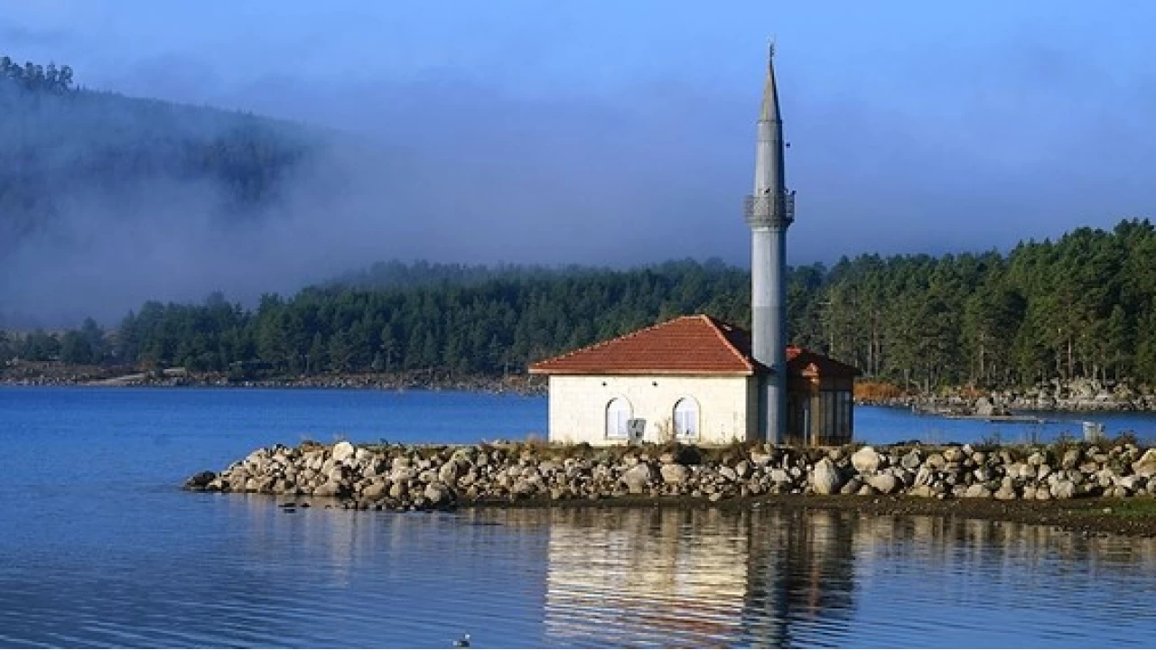 Seben: Gkyzyle buluan yaylalar diyar