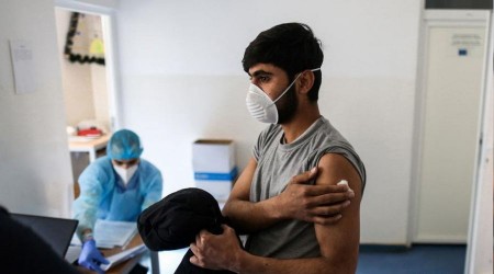 Sığınmacılar aşıda da garip!