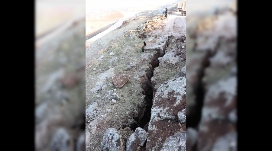 Siirt'te oluşan derin yarıklar korkutuyor