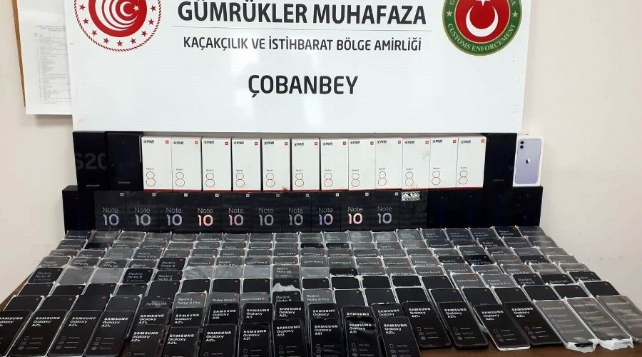 Sınırda kaçak cep telefonu ele geçirildi